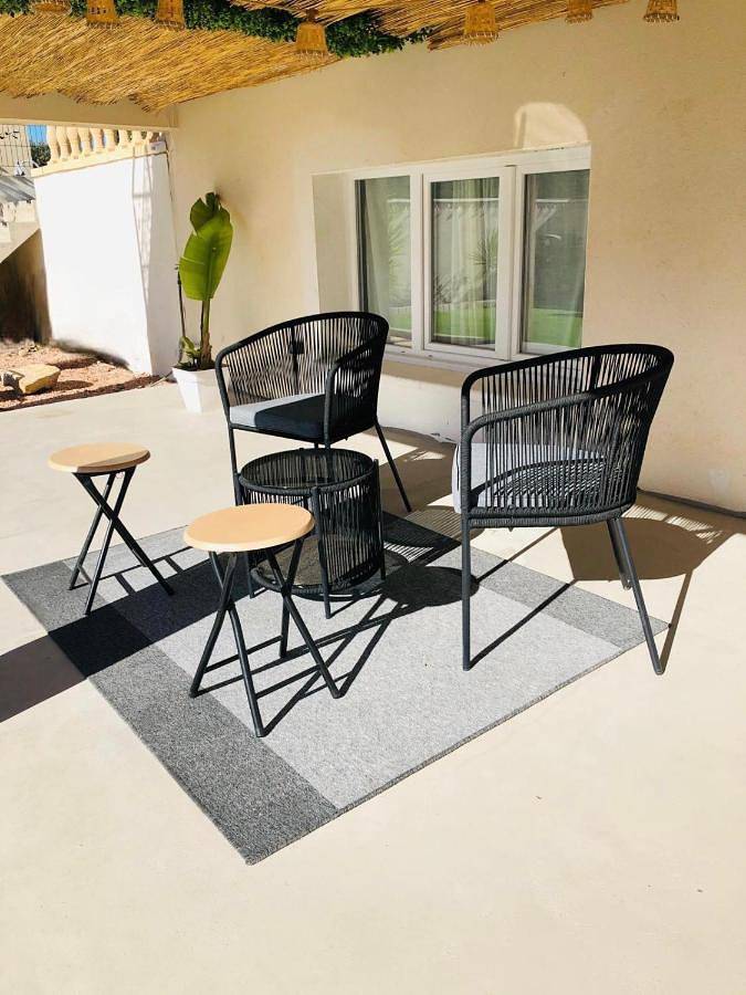 Location de vacances pour 4 personnes, avec vue ainsi que piscine et terrasse à Milhaud - 4