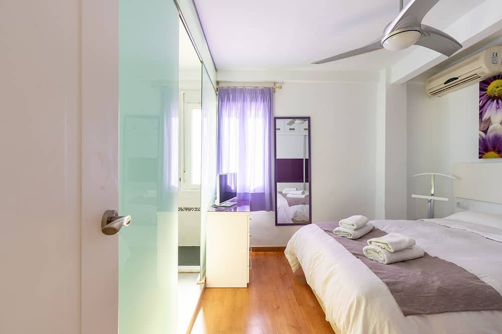 Entire apartment, Esperanza Triana. 2 bedrooms, 2 bathrooms in Central Seville, Sevilla