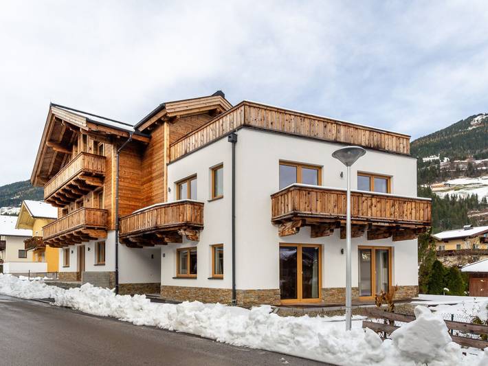 Ferienhaus für 24 Personen, mit Balkon und Balkon/Terrasse sowie Terrasse und Garten in Neukirchen am Großvenediger - 4
