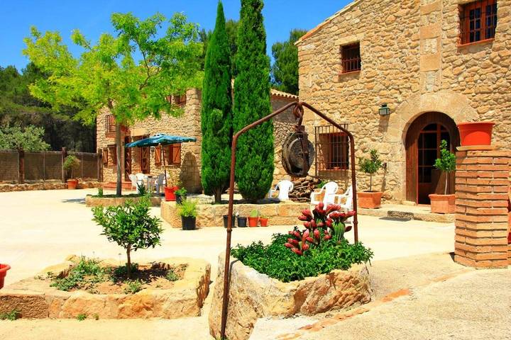 Casa rural para 5 personas, con piscina además de terraza y jardín en Cataluña - 2