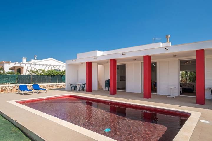 Moderna "Villa en Menorca" con piscina y terraza en la azotea in Cap d'en Font, Sant Lluís