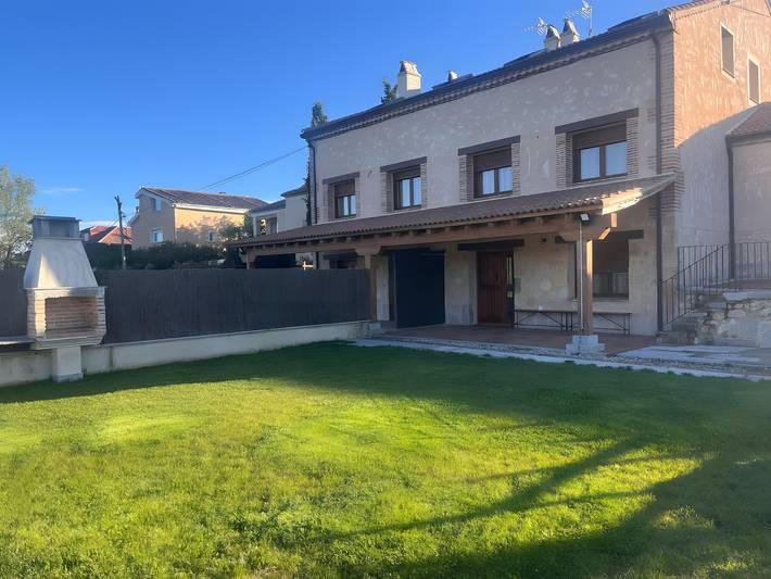Casa rural Velasco II en Segovia: terraza privada, Wi-Fi y AC para 6 personas in Cabañas de Polendos, Provincia de Segovia