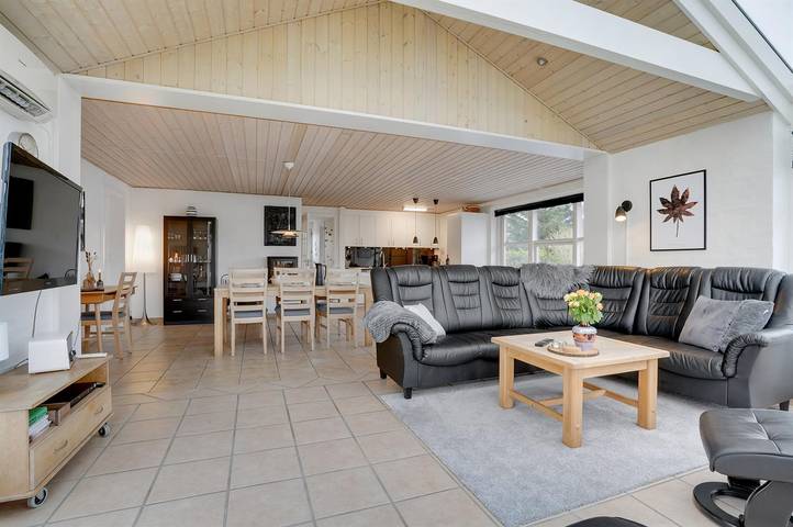 Nice home in Blåvand w/ 4 Bedrooms and WiFi in Blavand, Varde