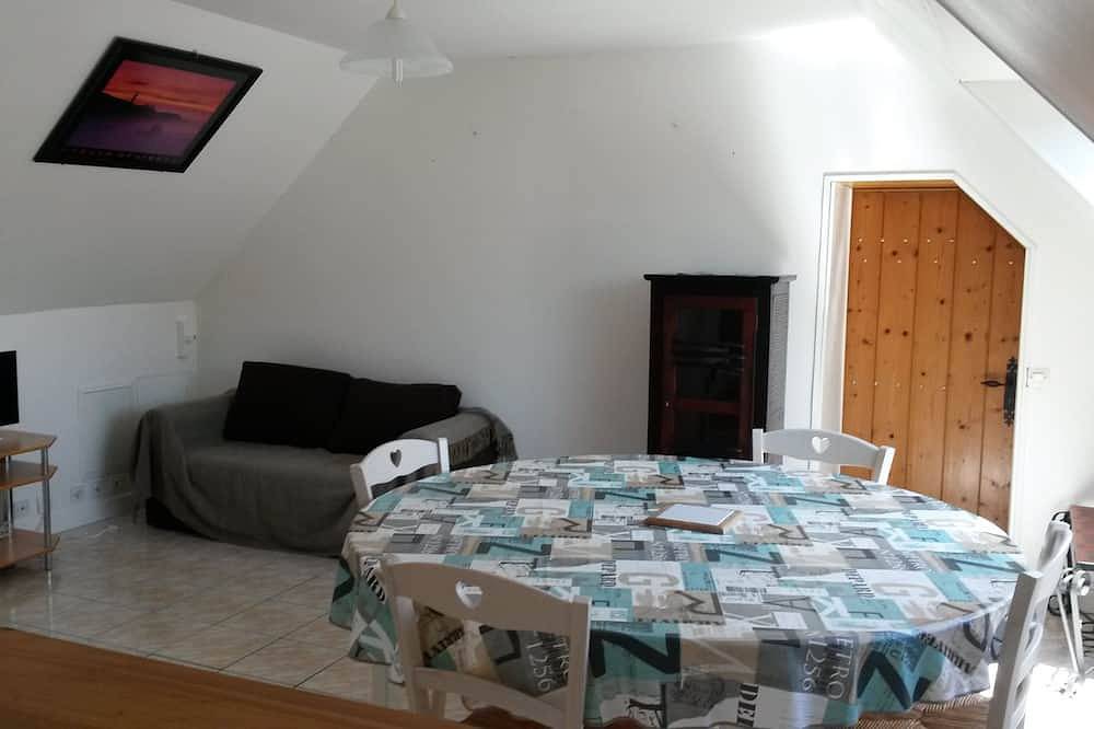 Appartement entier, Gîte T2 lumineux avec terrasse in Lannion, Région de Lannion