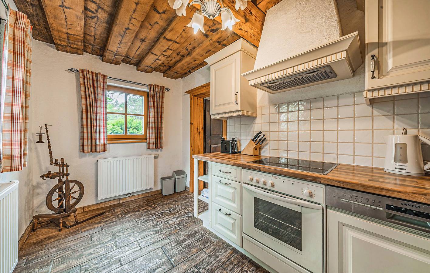 Gemütliche 2-Zimmer-Wohnung mit Terrasse, Küche und WLAN in der Nähe des Flusses Koppentraun in Salzkammergut-Berge, Bad Goisern am Hallstättersee