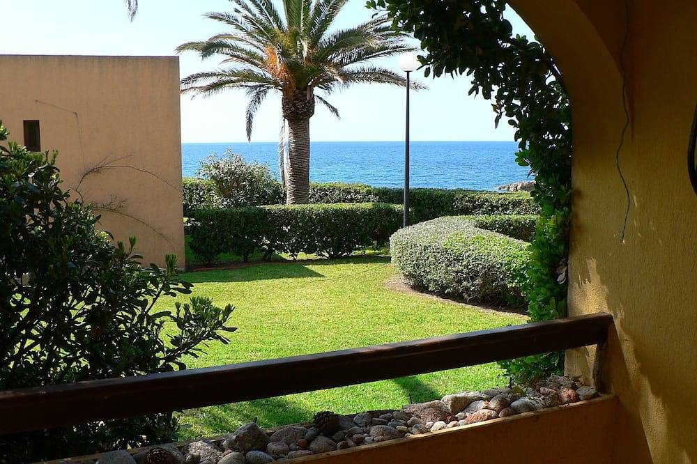 Ganze Wohnung, Wohnung in Ferienresidenz mit Pool und Strand in Tiuccia, Calcatoggio