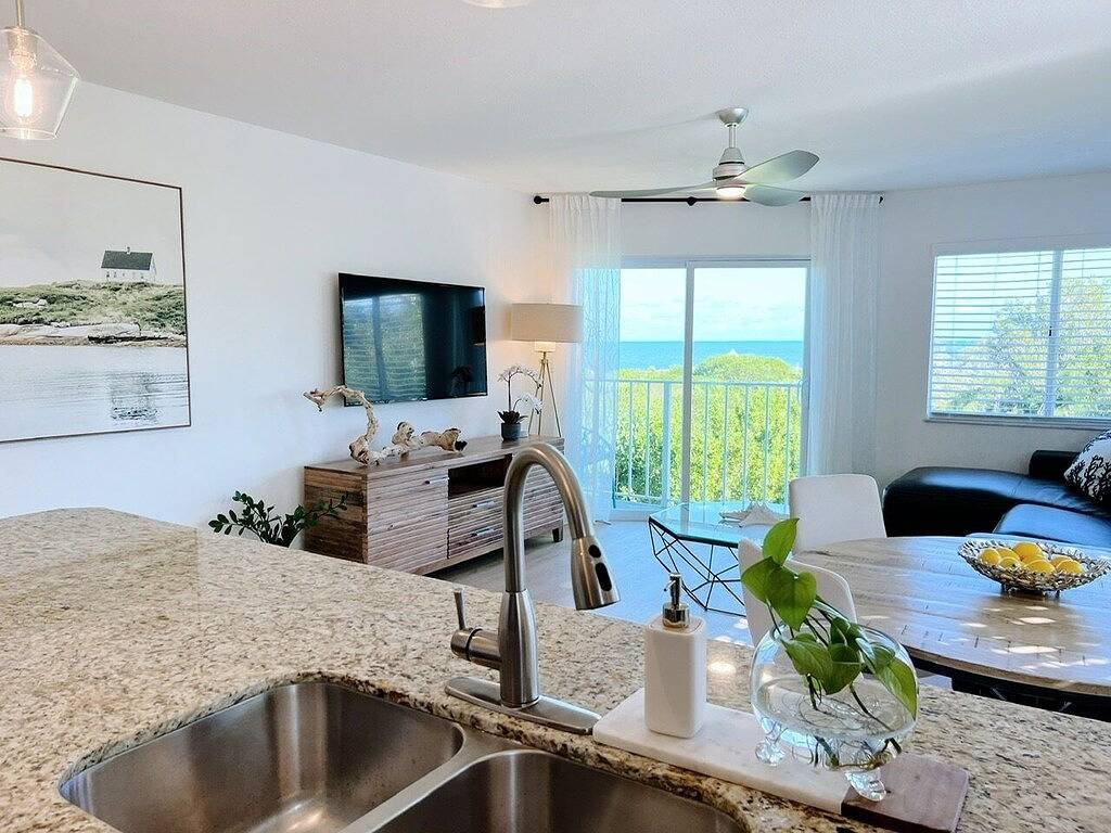 Ganze Wohnung, Beautifully Designed Oceanfront Condo in Tavernier, Monroe County