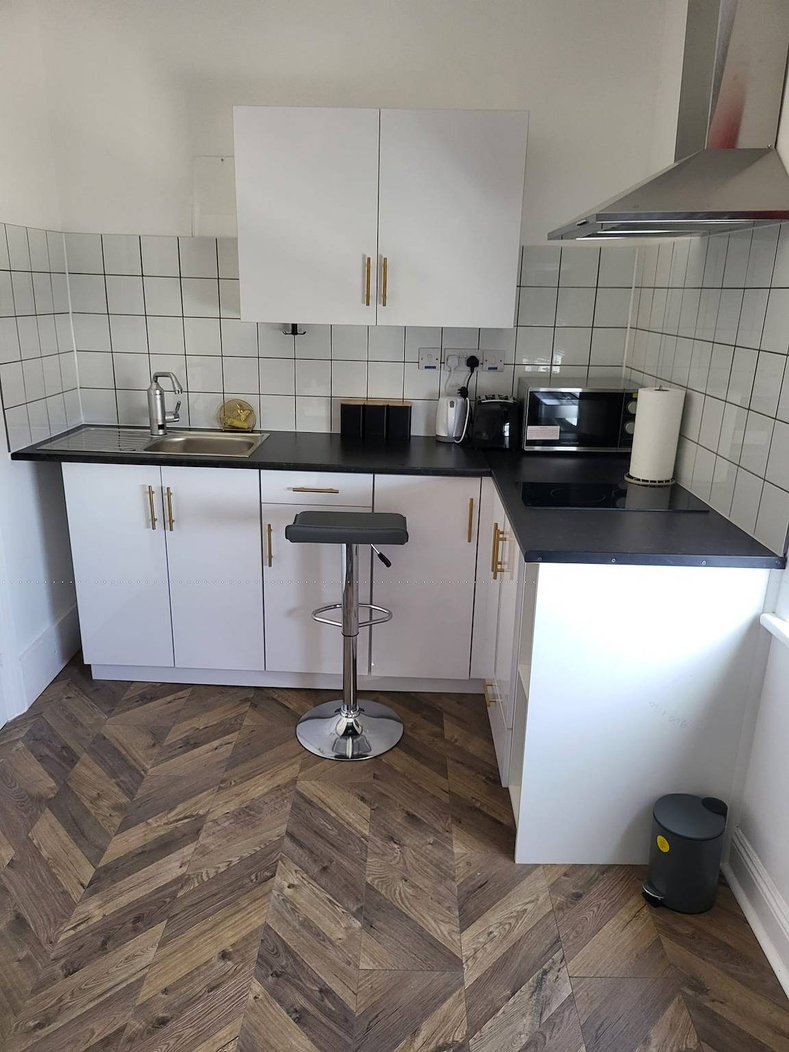 Entire holiday apartment, 1 Bed Flat - Sleeps 2 - Parking - Wifi in Stone (Dartford), Dartford