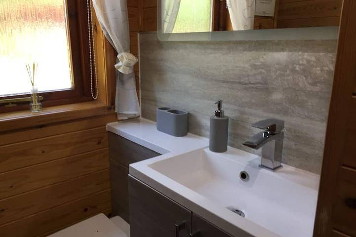 Luxury Log Cabin On The Banks Of Loch Lomond - Loch Lomond Chalet in Loch Lomond, Stirling region