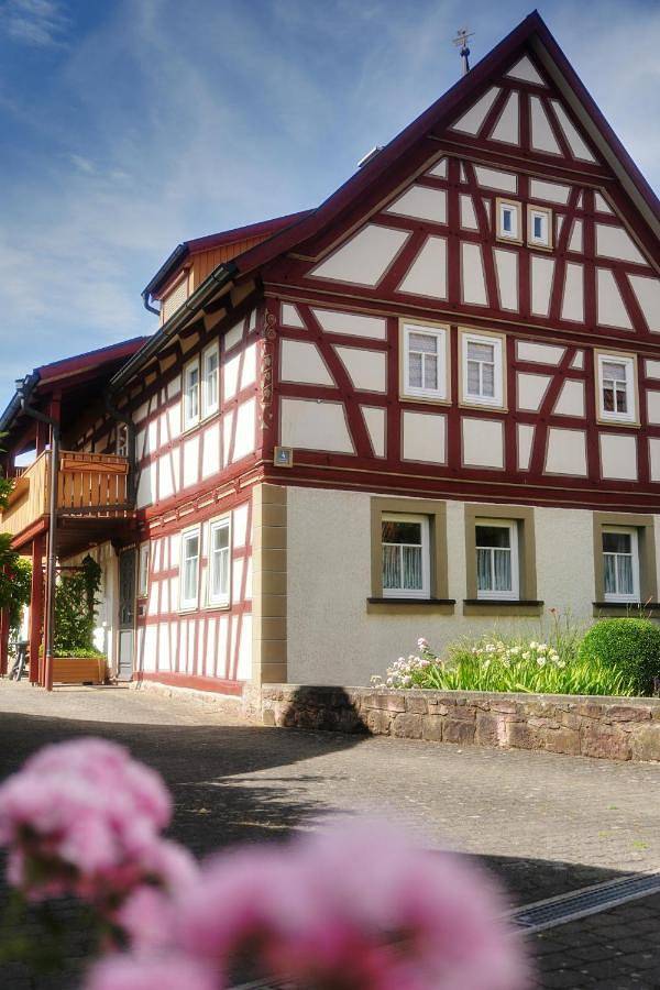 Ferienwohnung für 4 Personen, mit Terrasse und Garten sowie Sauna in Bischofsheim an der Rhön