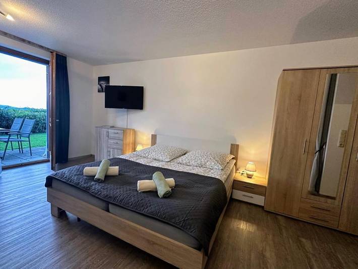 Ferienwohnung für 4 Personen, mit Terrasse und Garten sowie Ausblick