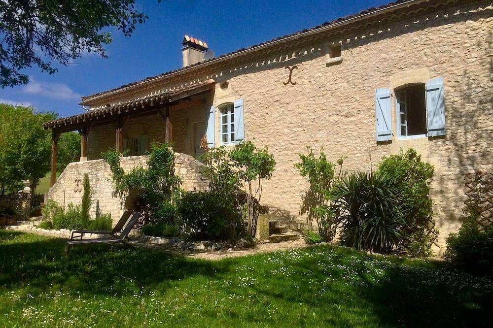 Les Hauts de Lascabanes, chambre d'hôtes au calme en Quercy Blanc in Lascabanes, Quercy