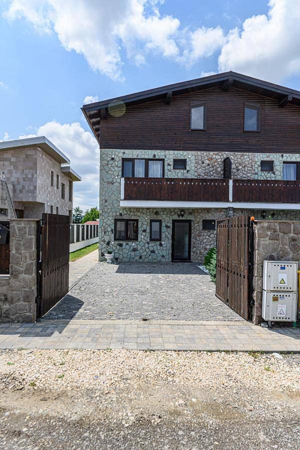Villa pour 8 personnes, avec Balcon et Terrasse ainsi que Jardin et Vue en Roumanie