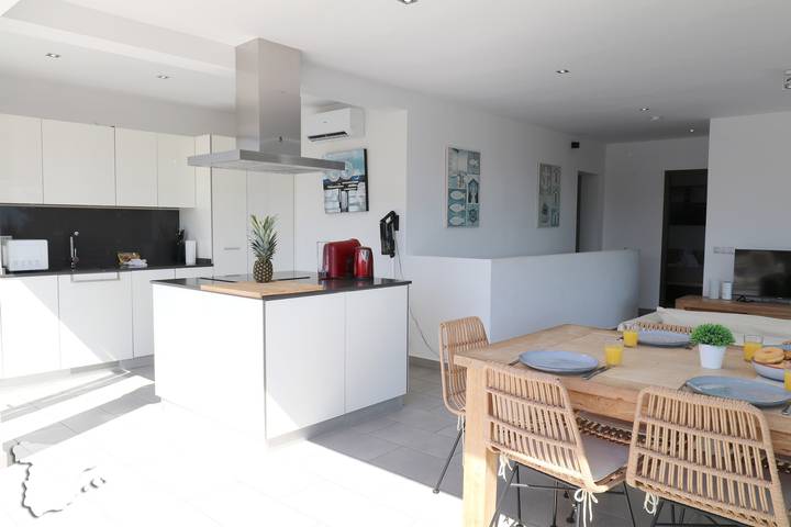 Chalet para 8 personas, con balcón además de vistas al mar y jardín, Se admiten mascotas en Provincia de Alicante - 4