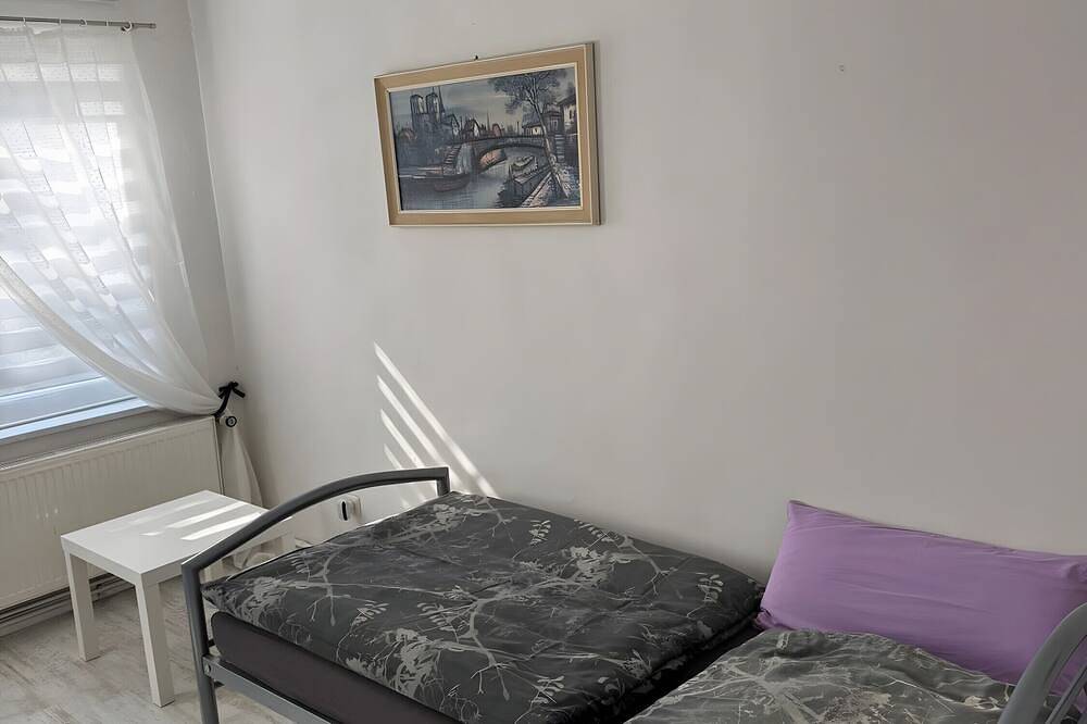 Entire apartment, Apartment 'Ferienwohnung Rothentor2' with Private Terrace and Wi-Fi in Dorf Mecklenburg, North-West Mecklenburg (Wismar region)