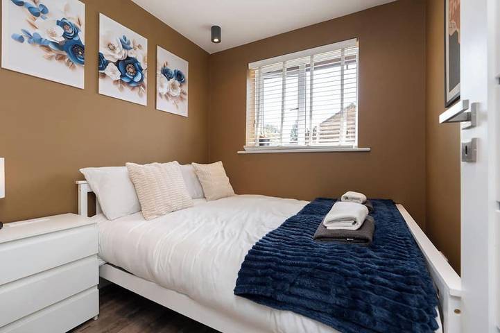 Open Mind Property - Hot Tub Retreat Sleeps 9 in Bournemouth, Angleterre du Sud-Ouest