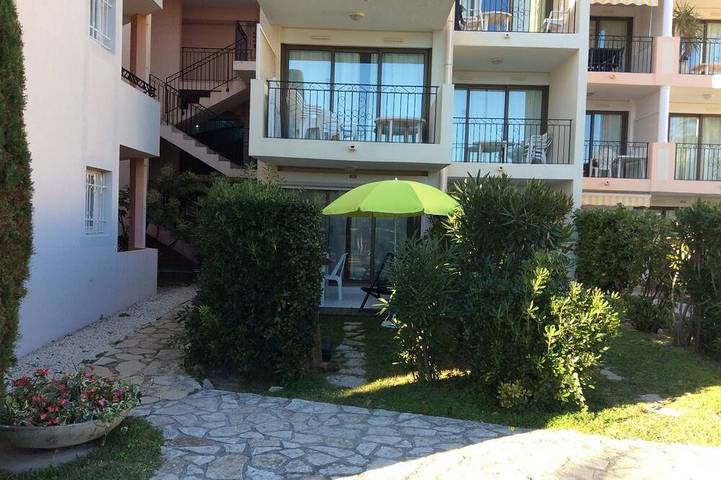 Appartement entier, 100m de la plage, appartement avec terrasse dans résidence avec piscine, parking in Villefranche-sur-Mer, Côte méditerranéenne (France)