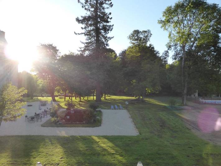 Hôtel pour 2 personnes, avec jardin et terrasse ainsi que vue et piscine, animaux acceptés à Chalais (Aquitaine) - 3
