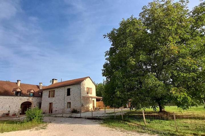 Maison de vacances pour 8 personnes, avec terrasse ainsi que jardin et piscine, animaux acceptés