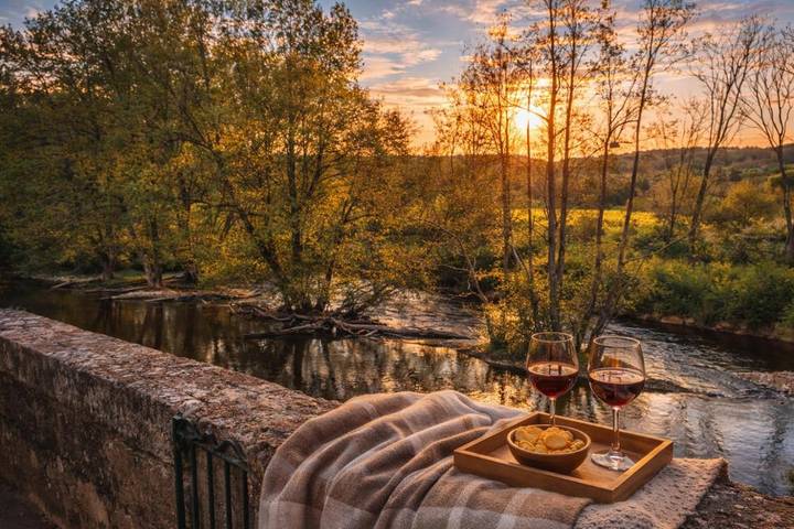 Gîte pour 4 personnes, avec vue et terrasse à Asquins