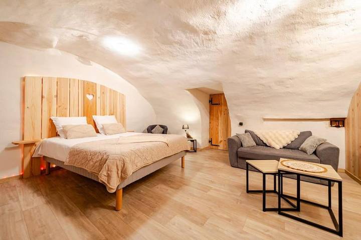 Gîte pour 2 personnes, avec terrasse ainsi que jacuzzi et sauna à Meilhaud