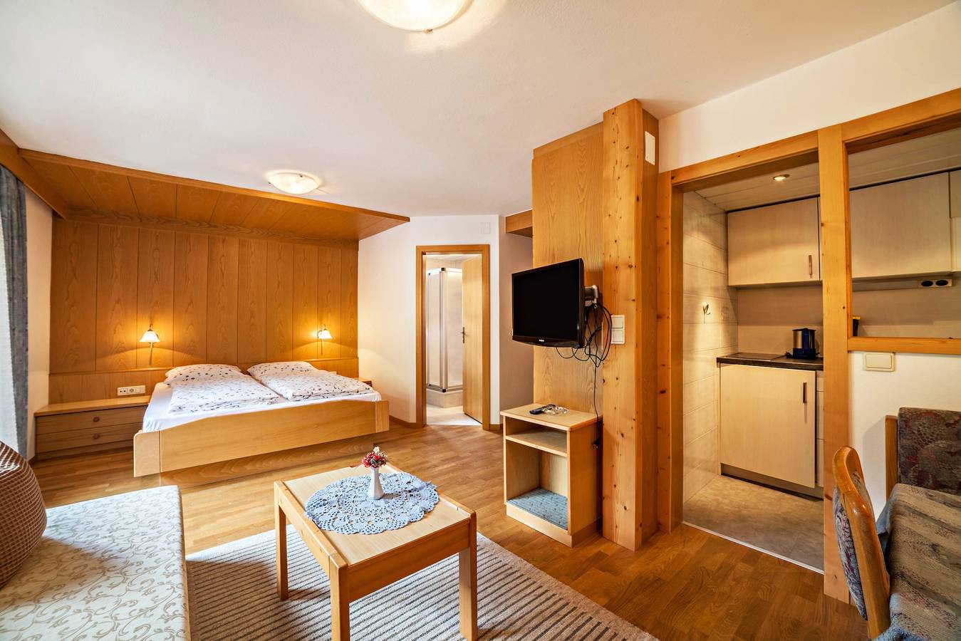 Entire apartment, Vacation Apartment "Moosmair 2" with Mountain View, Wi-Fi, Balcony & Garden in St. Martin in Passeier, Passeiertal