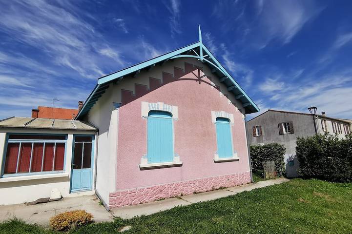 Location de vacances pour 9 personnes sur l' Île d'Oléron