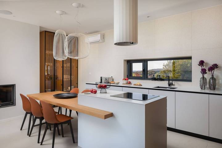 Villa pour 8 personnes, avec sauna ainsi que jacuzzi et jardin à Tisno - 2