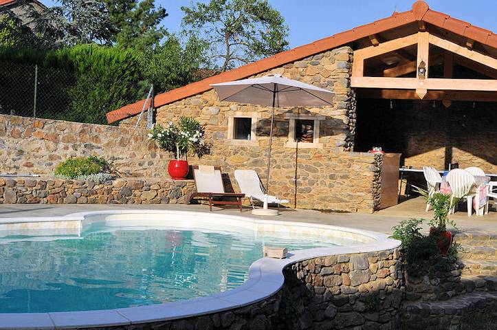 Gîte pour 6 personnes, avec Terrasse ainsi que Piscine et Sauna