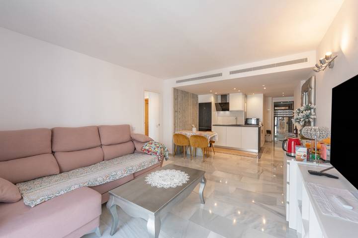 Entire apartment, Holiday Home 'Enjoy Puerto Banus Next To Beach' with Sea View, Wi-Fi and Air Conditioning in Medina Gardens, Marbella