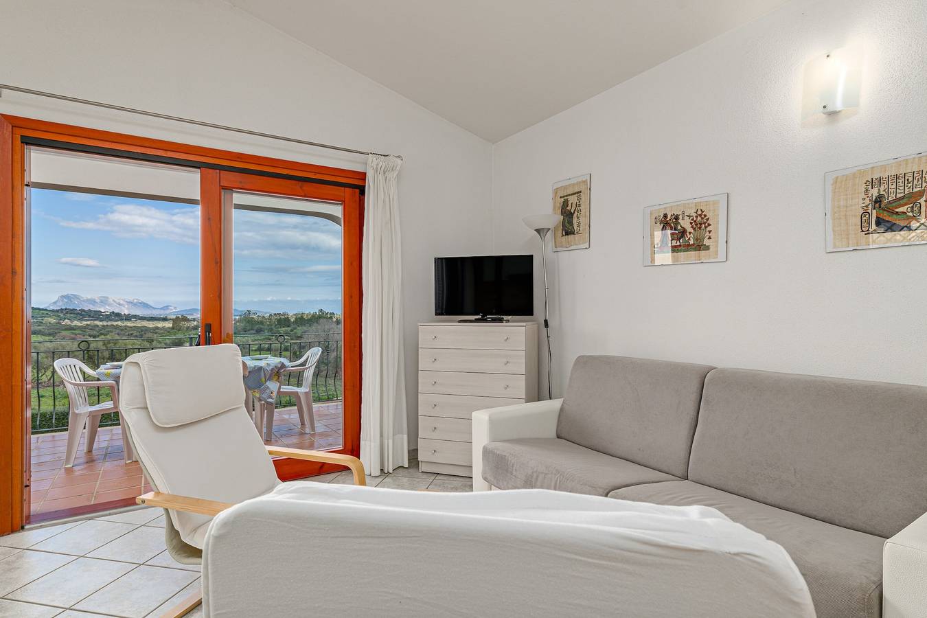 Holiday Home 'Trilocale Con Vista Tavolara' with Mountain View, Private Terrace and Air Conditioning in Straulas, San Teodoro