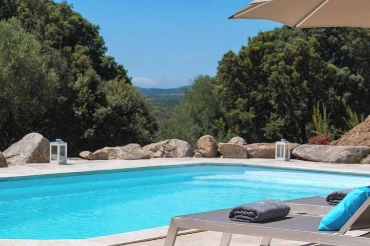 Villa pour 4 personnes, avec jardin et terrasse à Figari