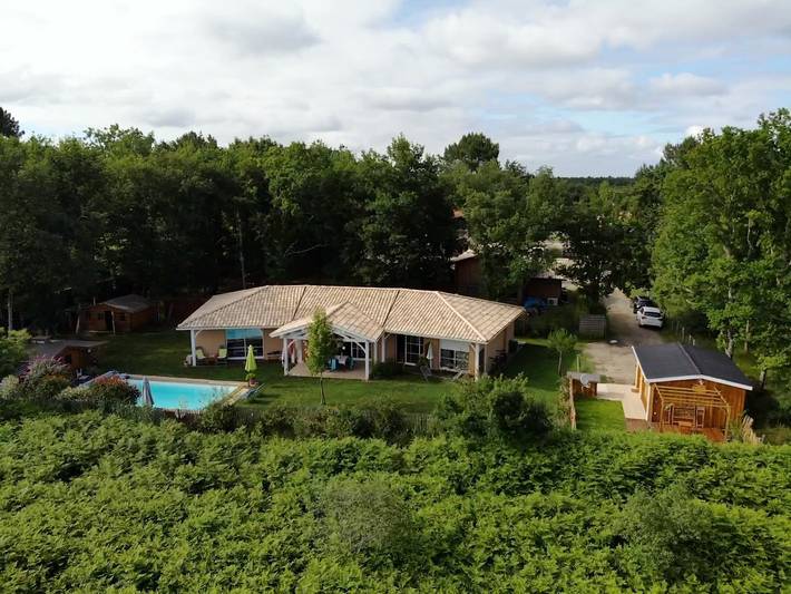 Gîte pour 6 personnes, avec terrasse ainsi que jardin et piscine, animaux acceptés - 1