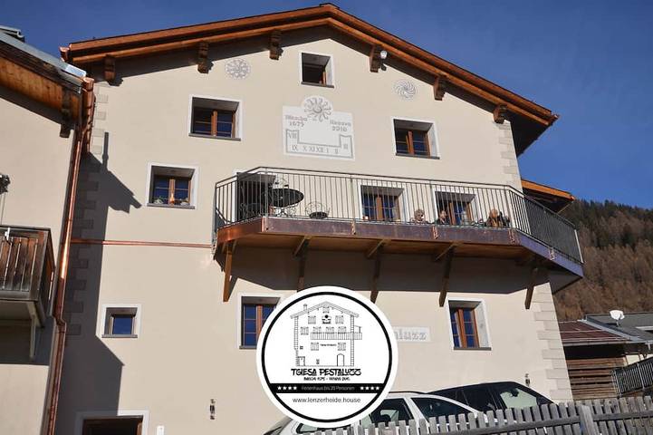 Ferienhaus für 20 Personen, mit Balkon und Sauna in der Lenzerheide