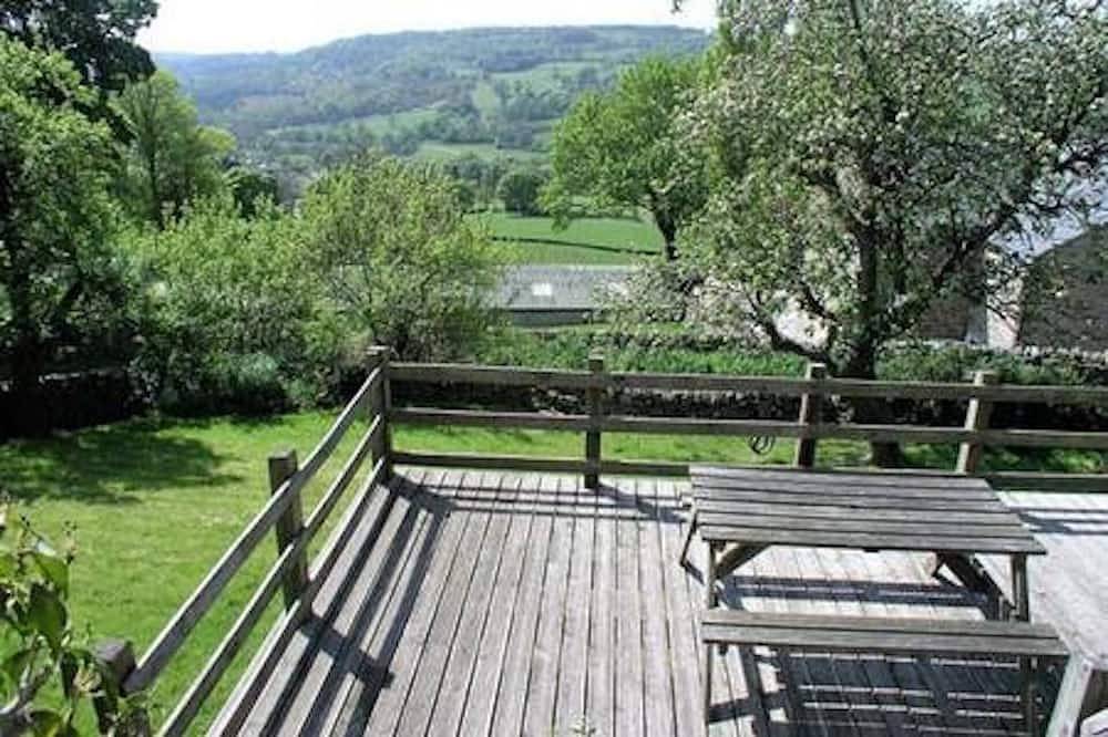 Cosy cottage, stunning views near Chatsworth in Northwood and Tinkersley, Derbyshire