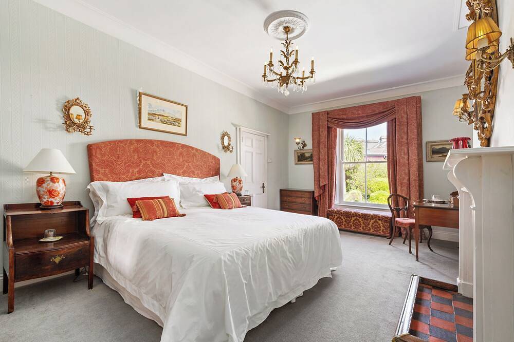 Historic Nile Lodge House,  6 Nile Lodge, Galway City , 5 bedrooms,  sleeps 10 in Galway, County Galway