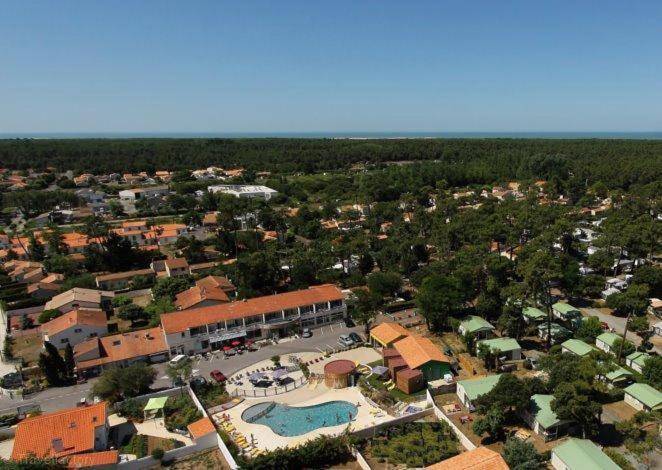 Camping pour 6 personnes, avec piscine ainsi que sauna et terrasse, animaux acceptés à Saint-Trojan-les-Bains