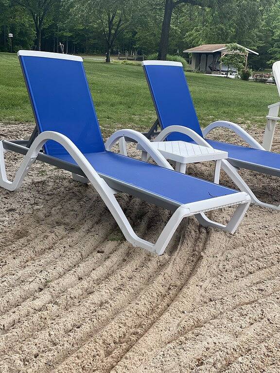 Vacation house for 13 people, with terrace and yard in Lake Anna