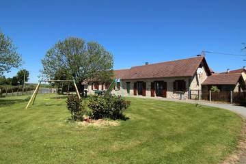 Gîte pour 6 personnes, avec jardin à Saint-Yrieix-la-Perche