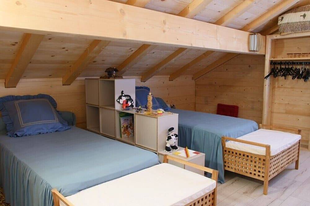 L'Ancolie Small, comfortable chalet at the foot of the mountains in Faverges, Parc naturel régional du Massif des Bauges