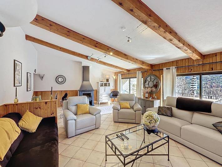 Location de vacances pour 7 personnes, avec Balcon ainsi que Terrasse et Jardin à Saint-Auban