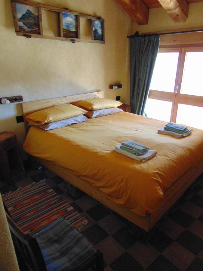 Gîte pour 4 personnes, avec terrasse et vue, animaux acceptés à Stroppo - 2