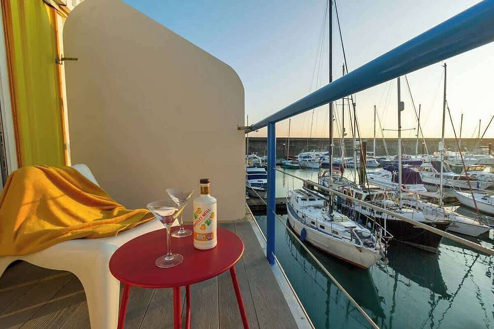 The Marina retreat -free parking in Brighton Marina, Brighton