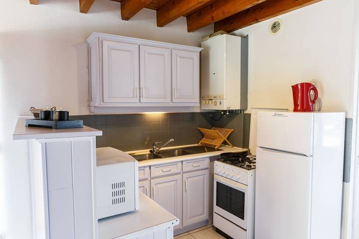 Gîte pour 4 personnes, avec jardin et terrasse à Saint-Quay-Perros - 2