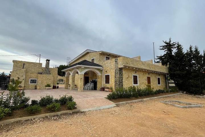 Casa de vacaciones para 20 personas, con Balcón y Jacuzzi además de Terraza y Jardín en Siete Aguas