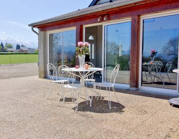 Gîte pour 2 personnes, avec jardin et terrasse à Mérilheu