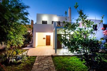 Gîte pour 4 personnes, avec balcon et jardin ainsi que vue et piscine dans Georgioupoli