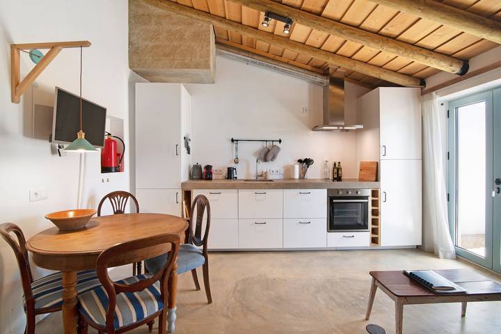 Ferienhaus 'Casa Frango' mit Bergblick, Gemeinschaftspool, Garten und Wlan in Moncarapacho e Fuseta, Parque Natural da Ria Formosa