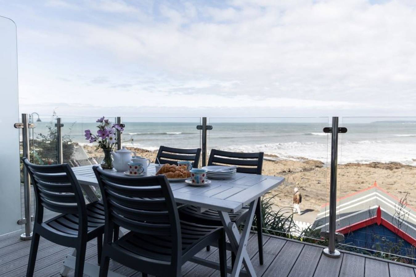 2 Bed Beach House in a fantastic sea front setting in Westward Ho, Hartland Devon Heritage Coast