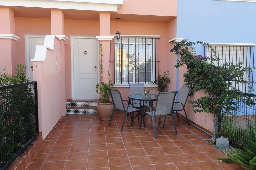 Immaculate 2 bed huis gedeeld zwembad, zonneterras, strand, uitzicht op de bergen, Wi-Fi in San Juan de los Terreros, Pulpí